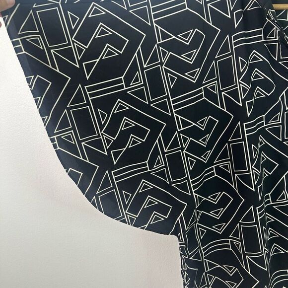 Lauren Ralph Lauren Size L Black White Geometric Print Button Front SL Top - Picture 4 of 13